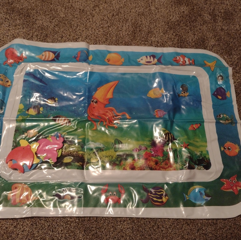 Tummy time water play mat